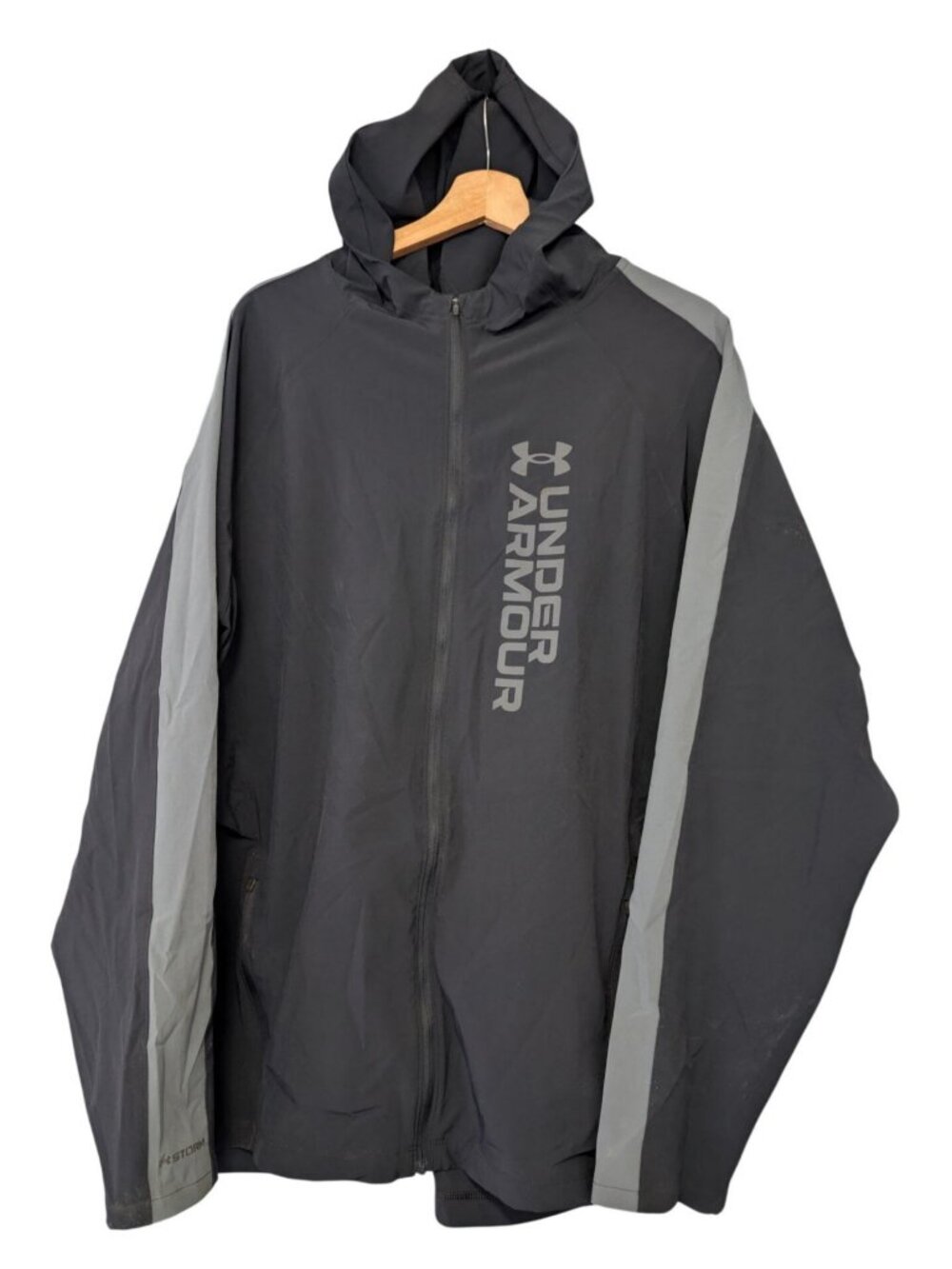 Under Armour Outrun The Storm Mens 2XL Black Fitted Running Jacket NEW